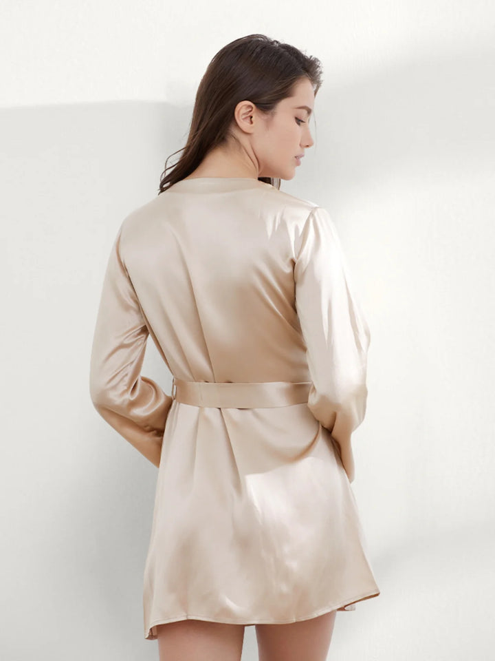 Noroki® - Kurzes Schlafgewand aus Seide für Damen