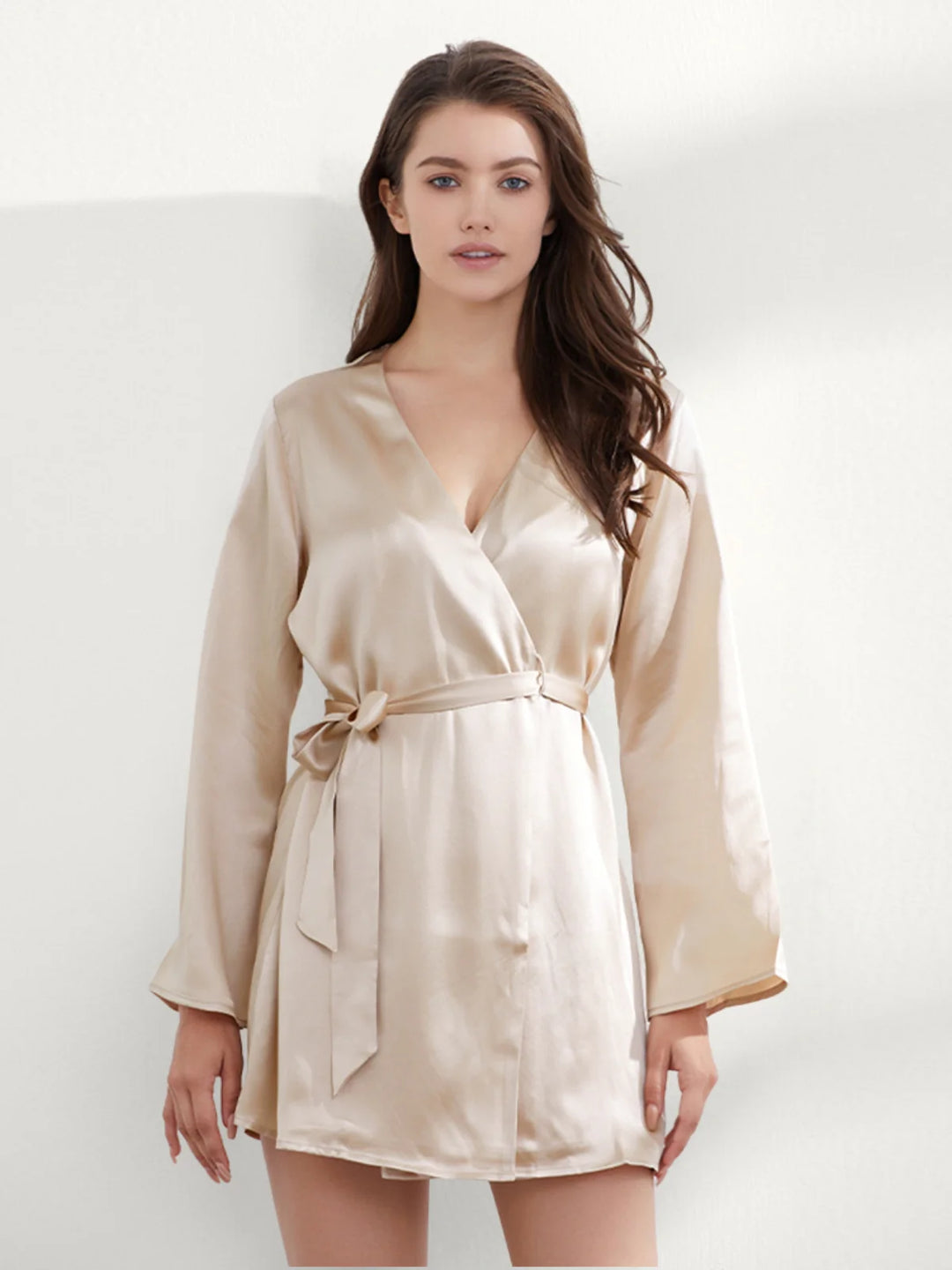 Noroki® - Kurzes Schlafgewand aus Seide für Damen