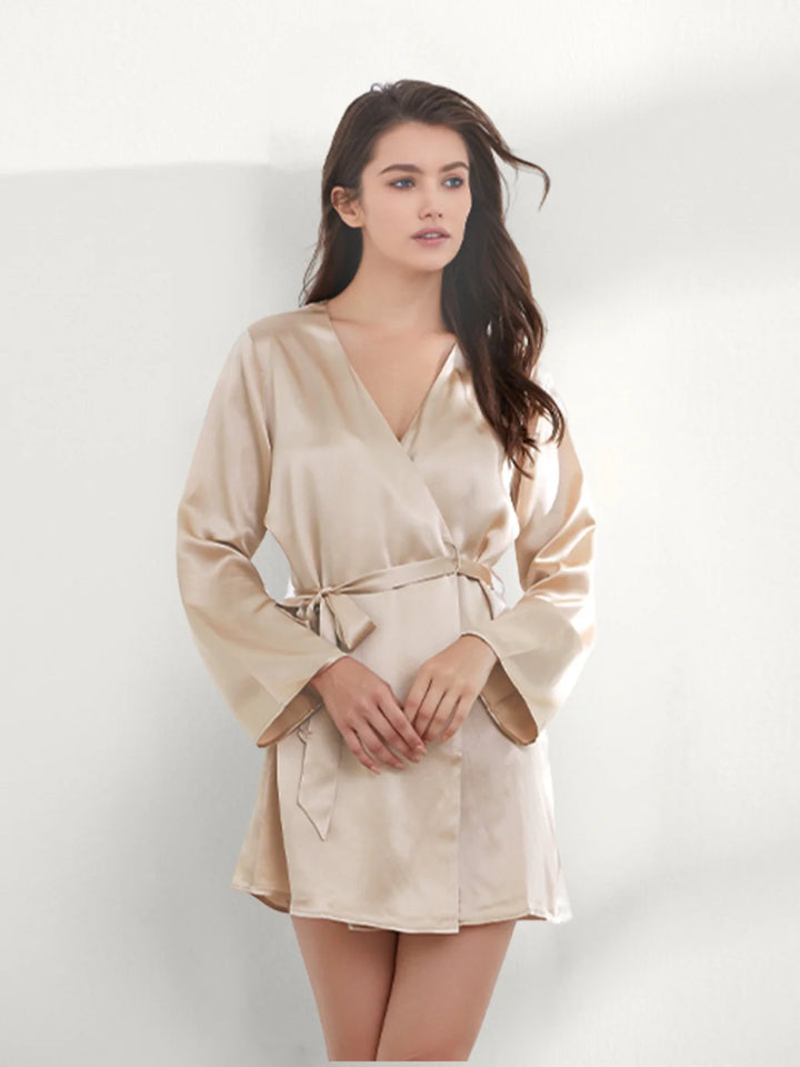 Noroki® - Kurzes Schlafgewand aus Seide für Damen
